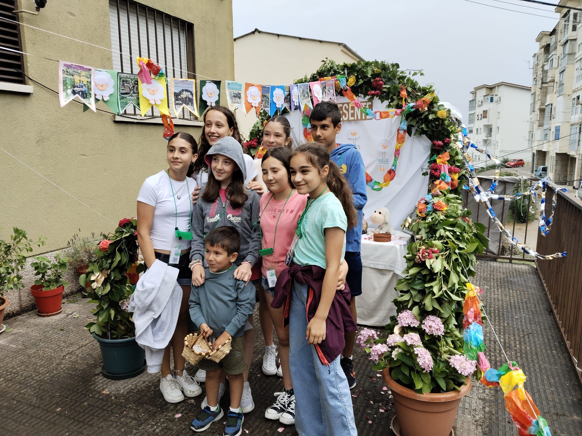Béjar reta al mal tiempo y revive la tradición de los Arcos de San Juanito