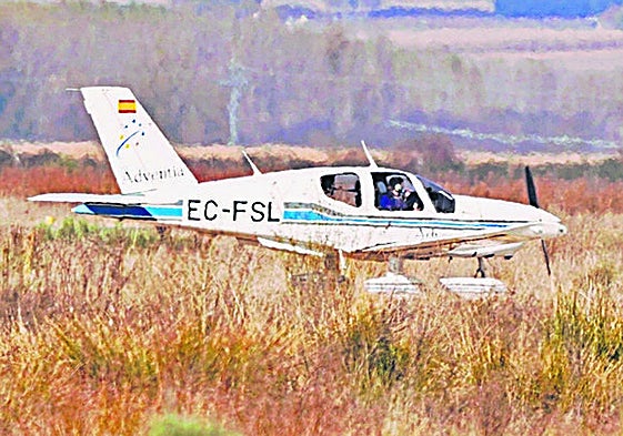 Una avioneta en prácticas de Adventia.