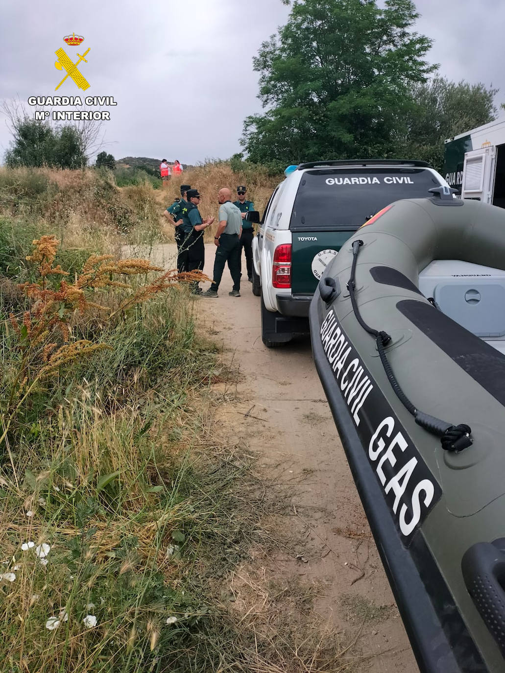 Buzos, bomberos y Guardia Civil, contra el Tormes y el tiempo: el rescate del menor desaparecido en Alba fue «una operación de riesgo extremo»
