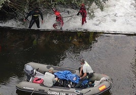 Buzos, bomberos y Guardia Civil, contra el Tormes y el tiempo: el rescate del menor desaparecido en Alba fue «una operación de riesgo extremo»