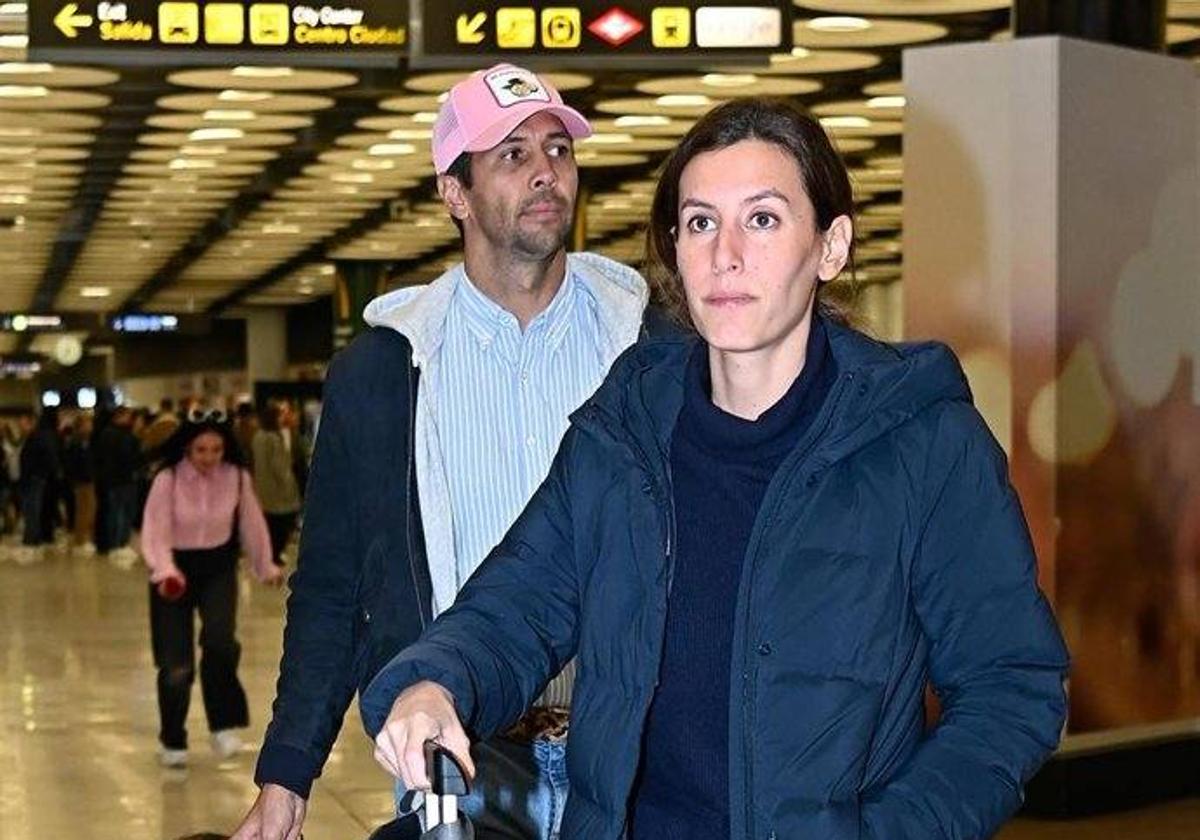 Fernando Verdasco y Ana Boyer, en Barajas.