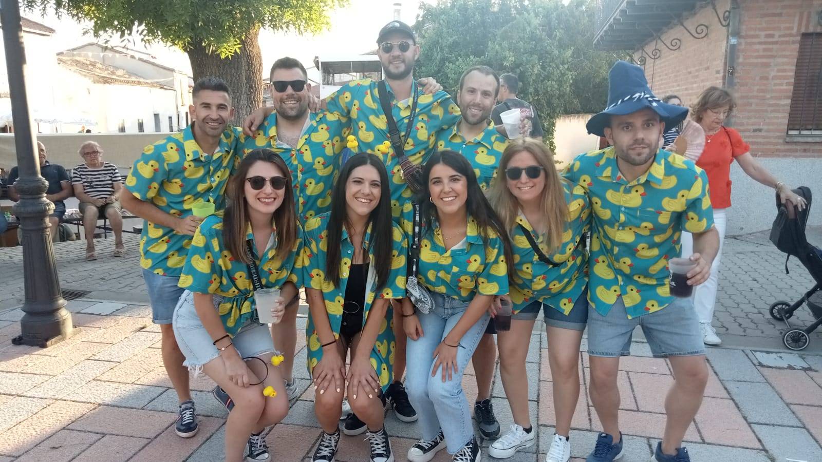 Unidad y color en el inicio de fiestas en Paradinas