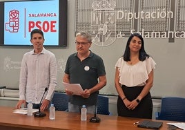 Los diputados del PSOE Mario Cavero, Fernando Rubio y Sara Sánchez, en la sede de la Diputación