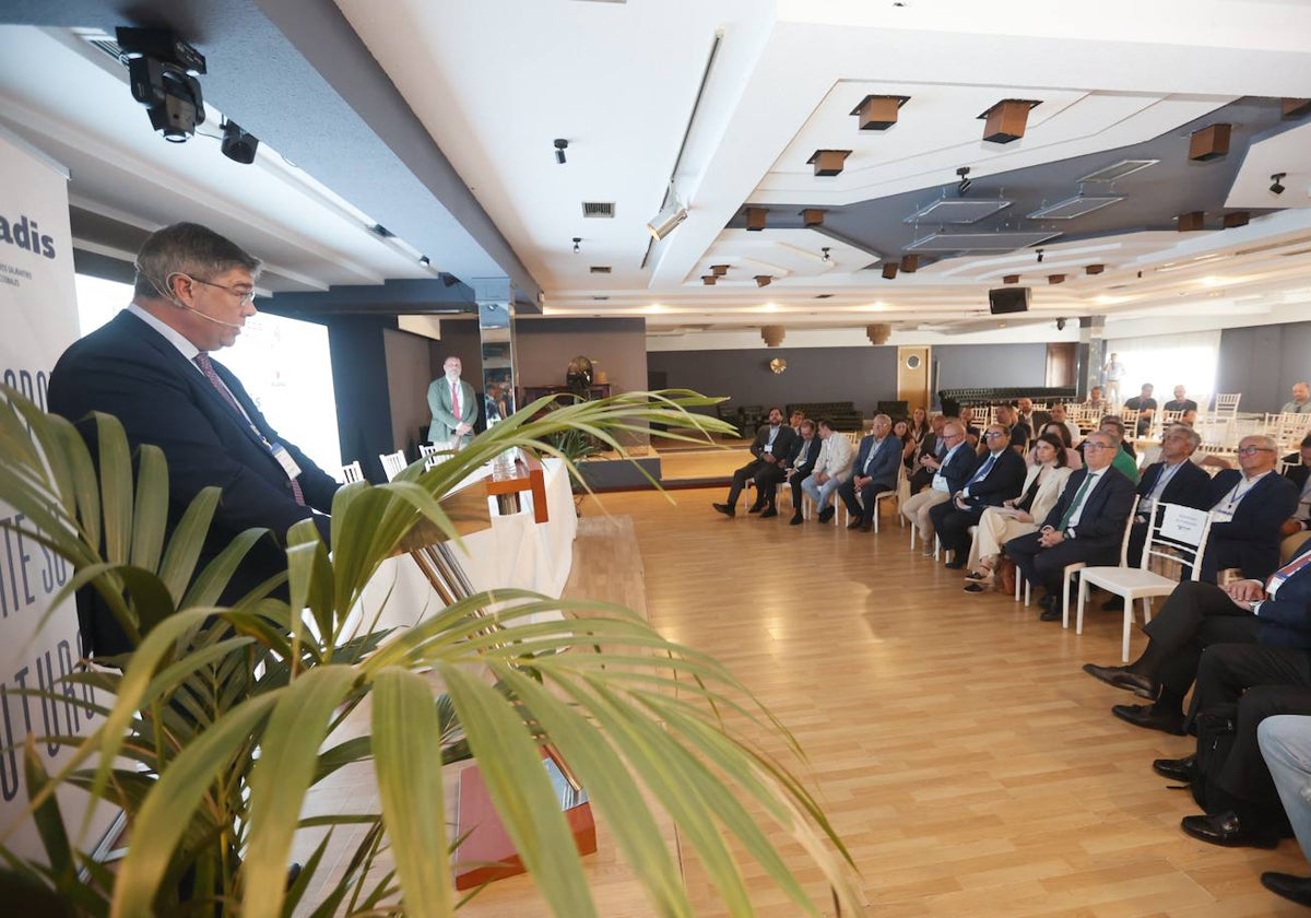 Paulino Benito, presidente de Aestradis y CEOE Cepyme Salamanca, este viernes en las jornadas de la asociación de transporte.