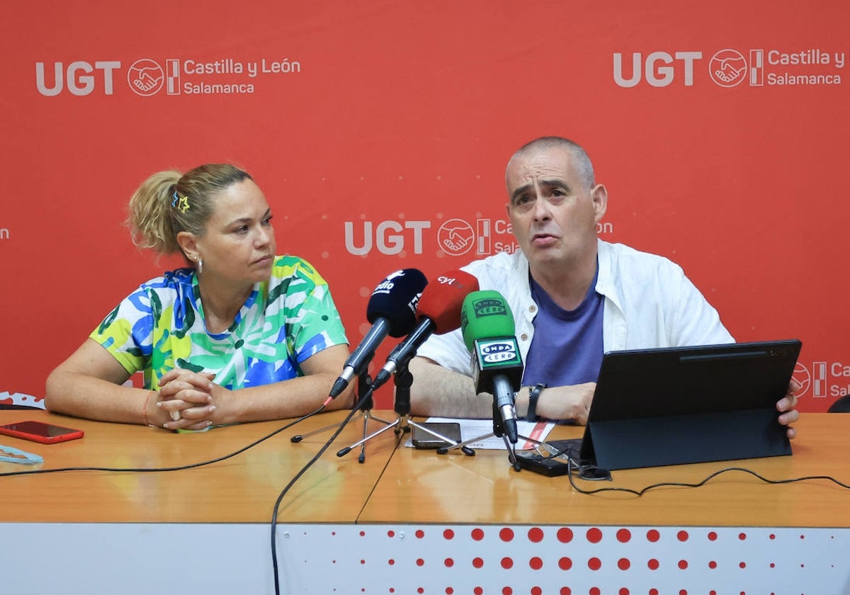 Irene Fernández y Teo González, responsables de movilidad y del sector ferroviario en UGT Salamanca.