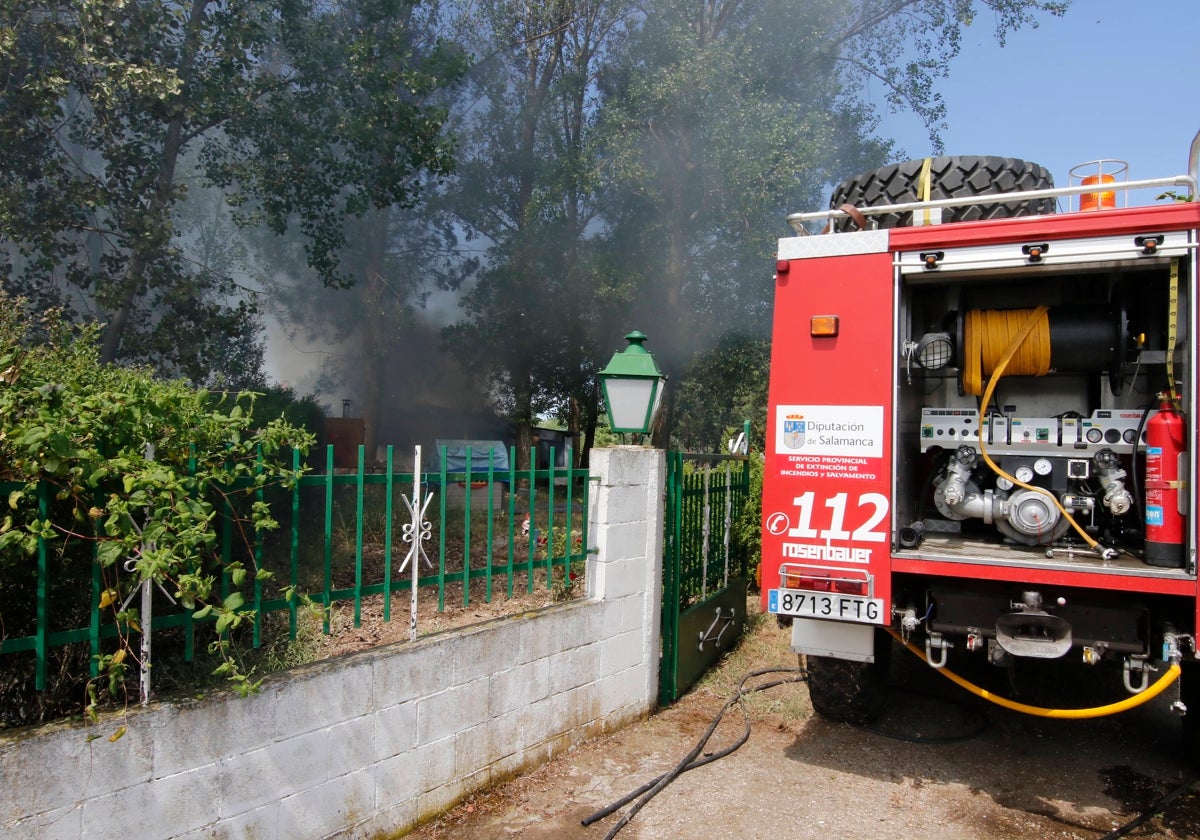 Bomberos de Villares en otro fuego en Villamayor.