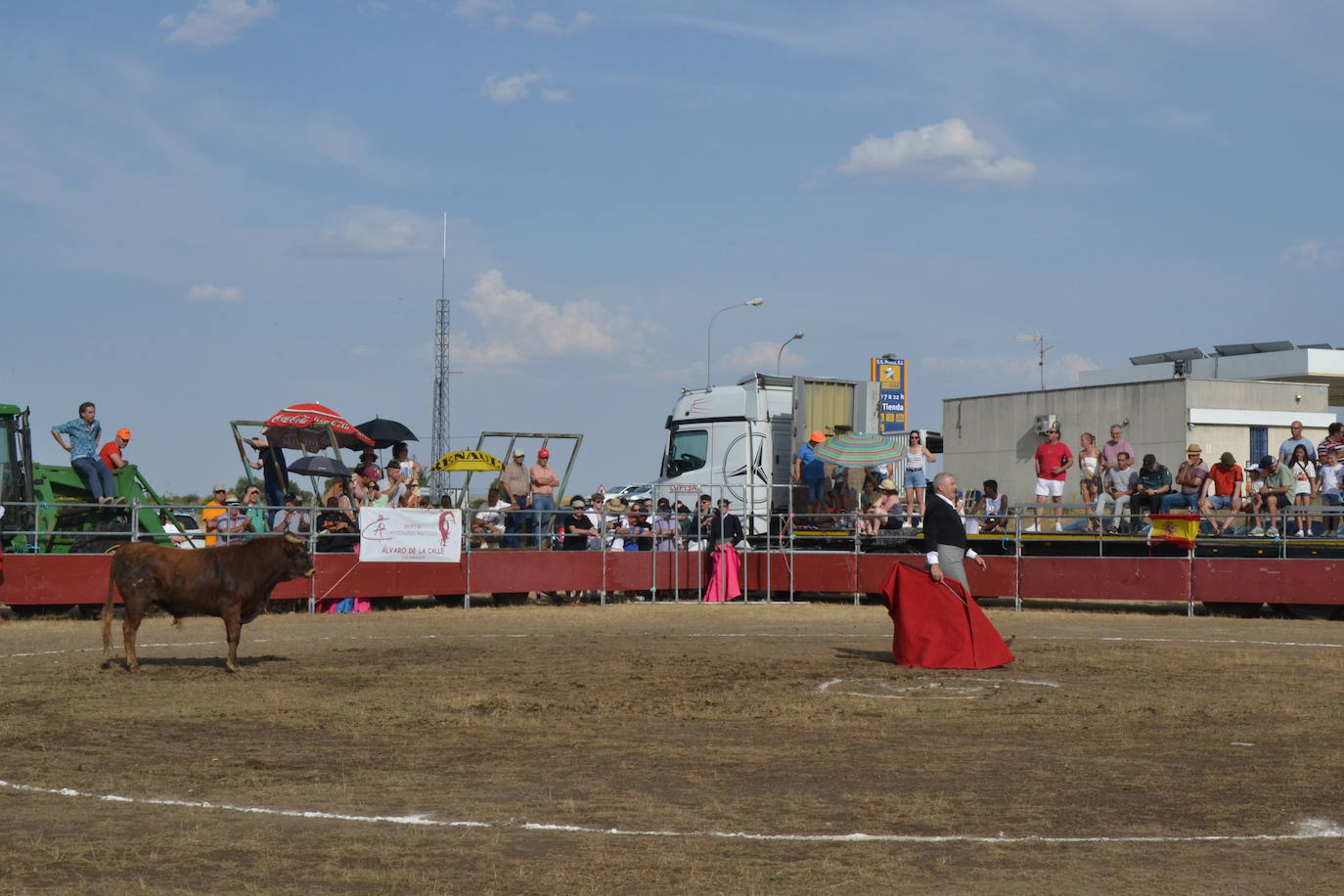 La tauromaquia se rinde a San Pedro en Villar de Peralonso