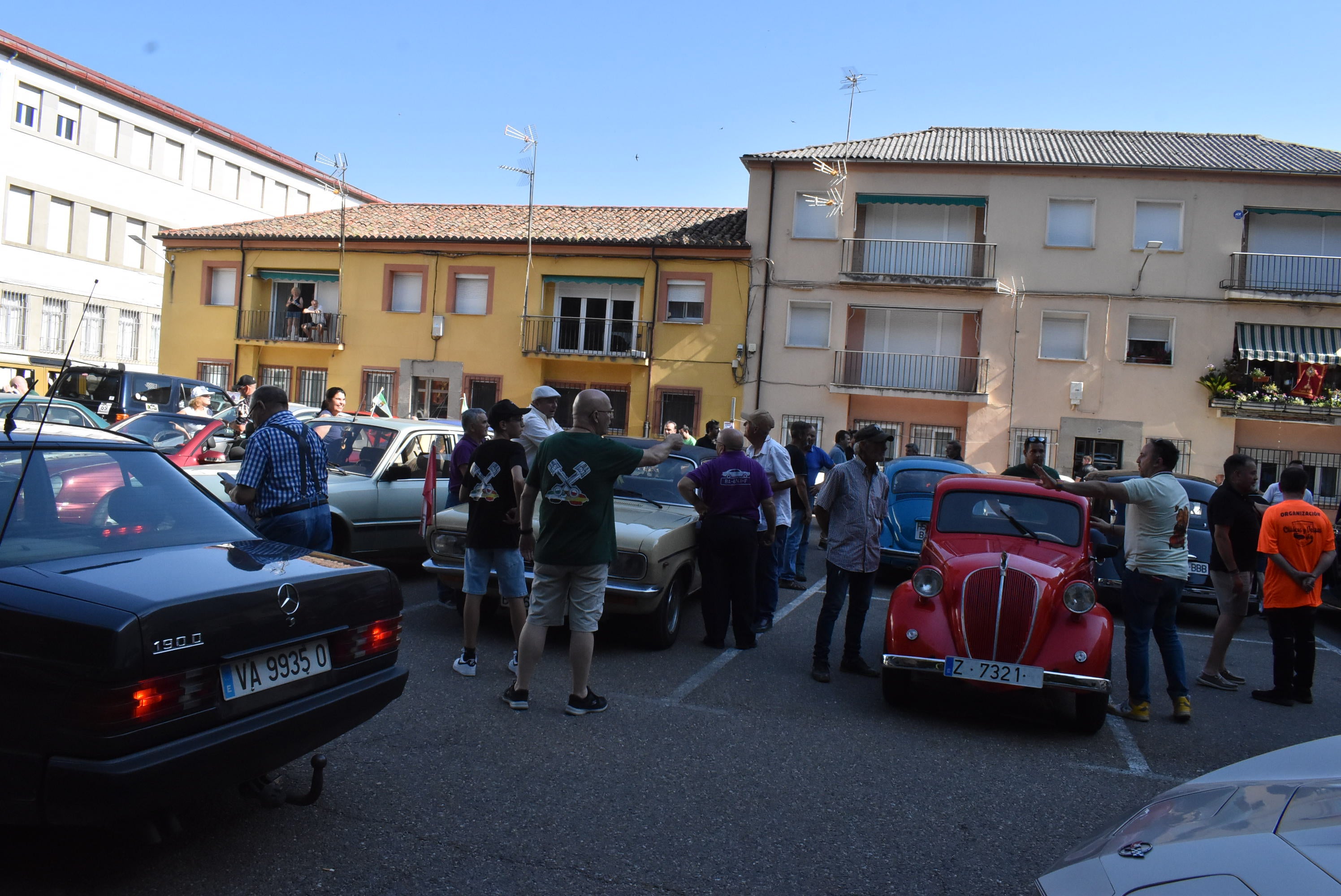Éxito en la primera concentración de coches clásicos y vespas celebrada en Béjar