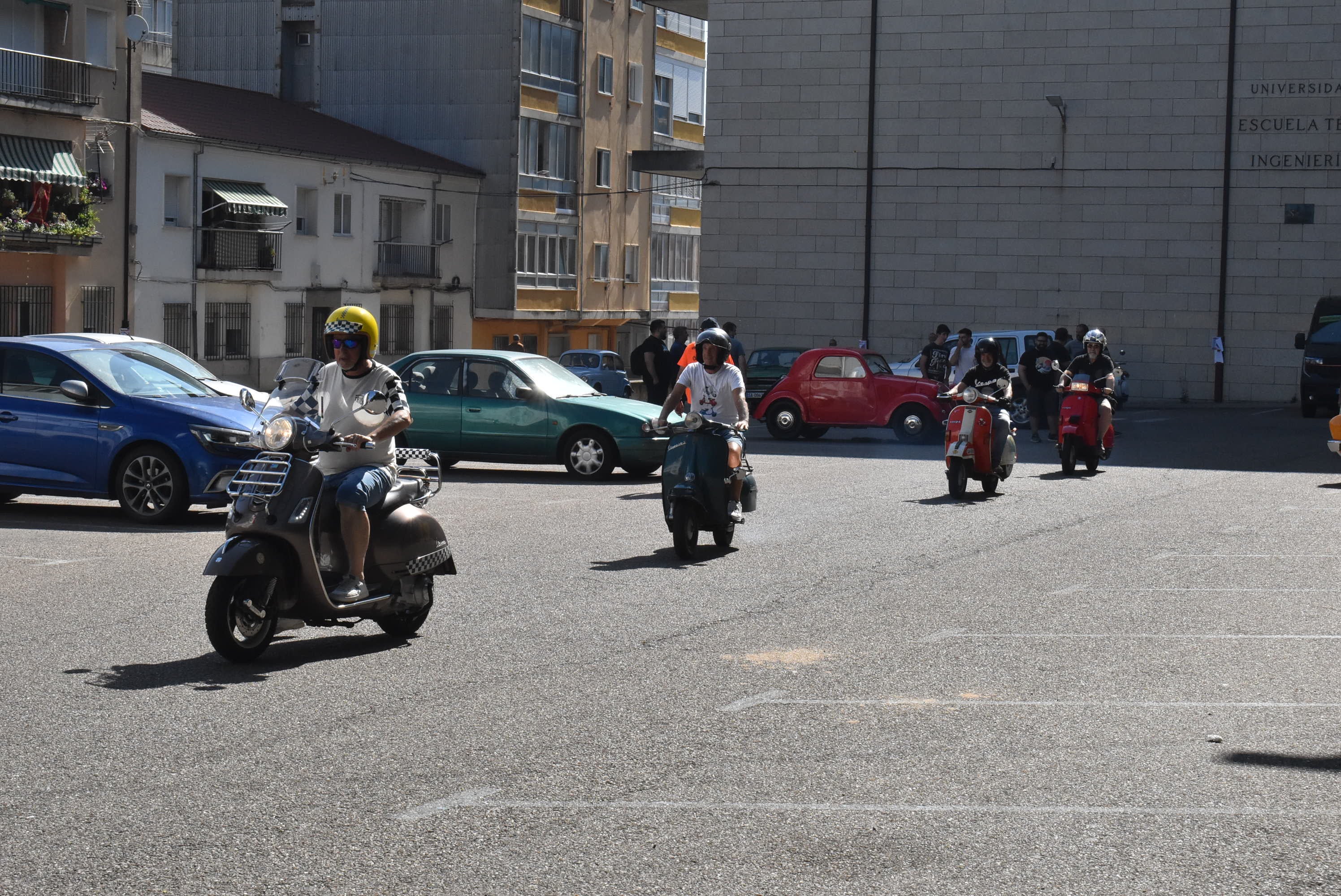 Éxito en la primera concentración de coches clásicos y vespas celebrada en Béjar