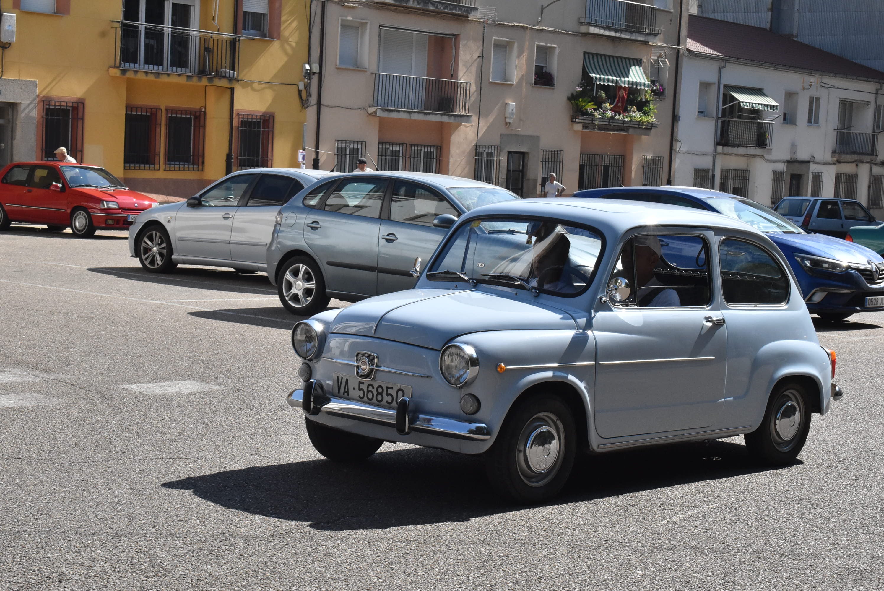 Éxito en la primera concentración de coches clásicos y vespas celebrada en Béjar