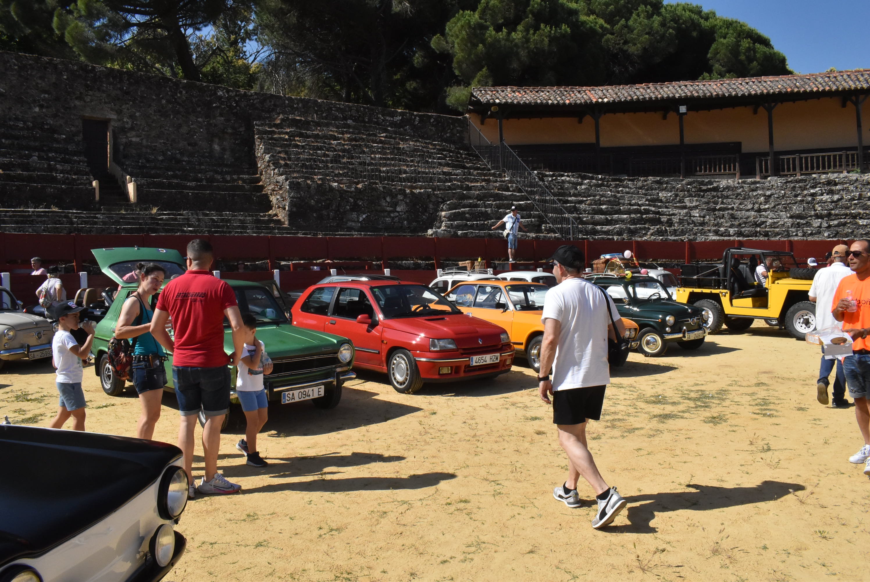 Éxito en la primera concentración de coches clásicos y vespas celebrada en Béjar