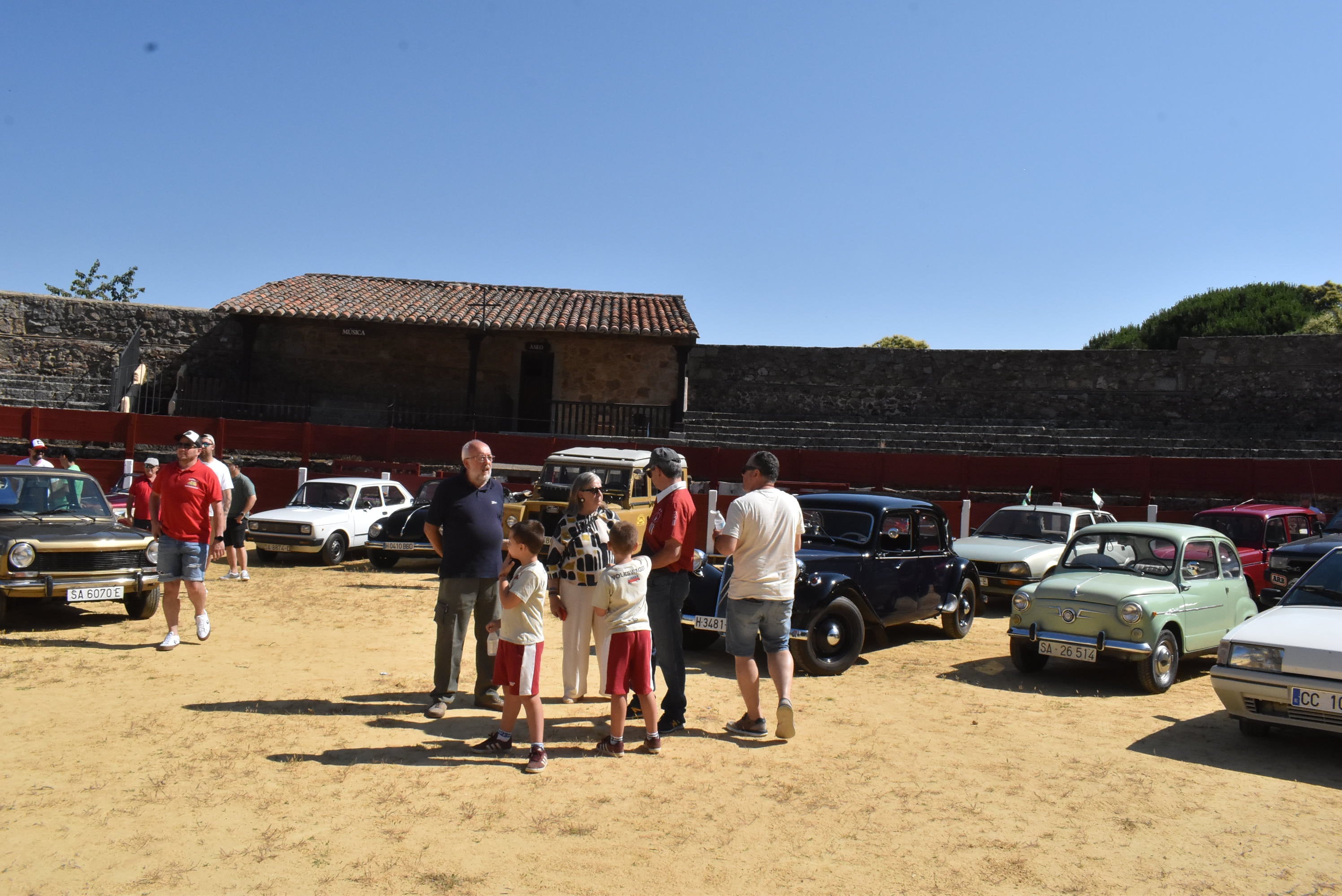 Éxito en la primera concentración de coches clásicos y vespas celebrada en Béjar
