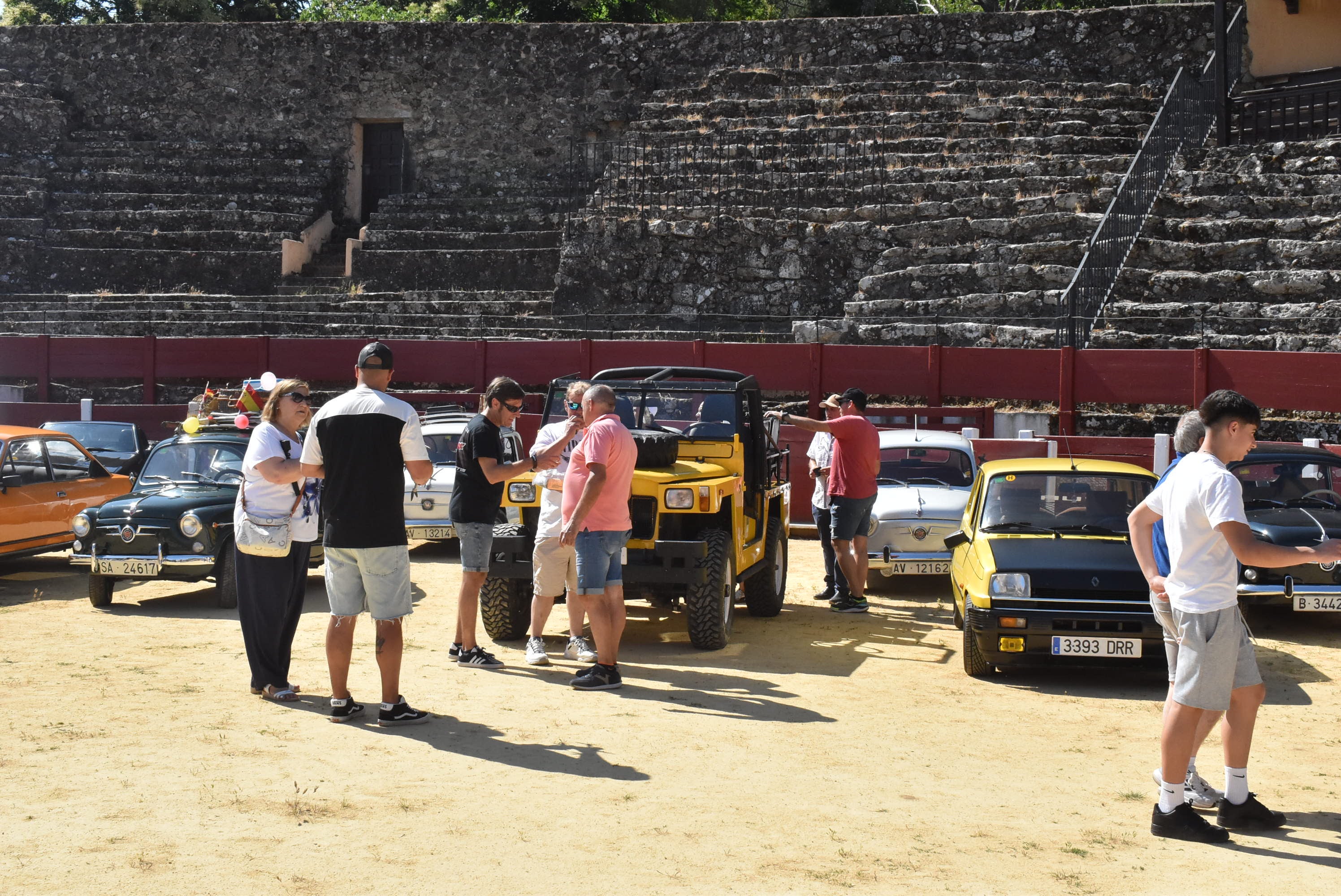 Éxito en la primera concentración de coches clásicos y vespas celebrada en Béjar
