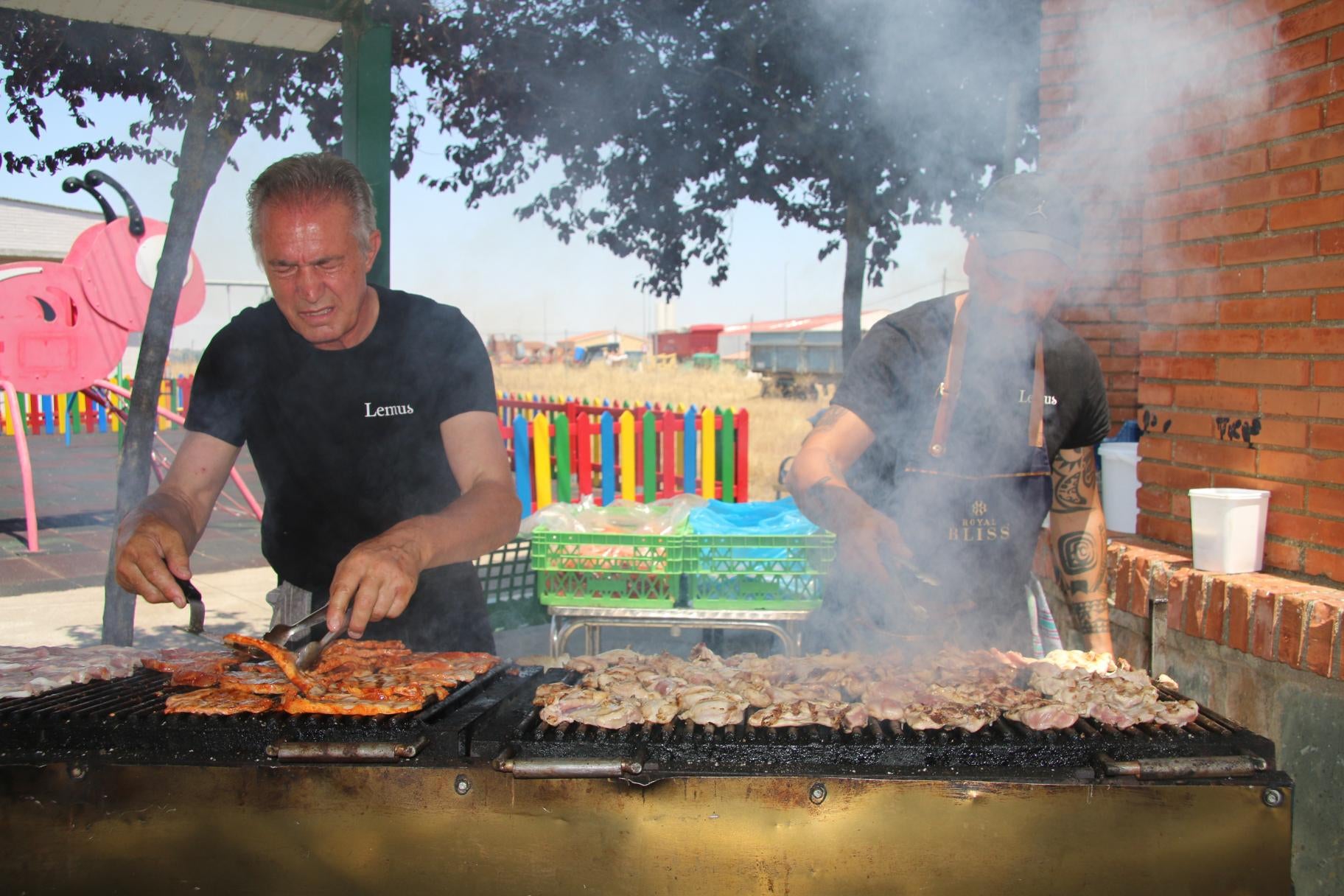 Parrillada y sombrillas en Pelabravo por San Juan