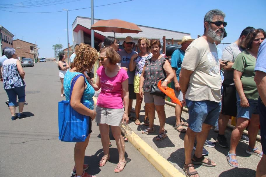 Parrillada y sombrillas en Pelabravo por San Juan
