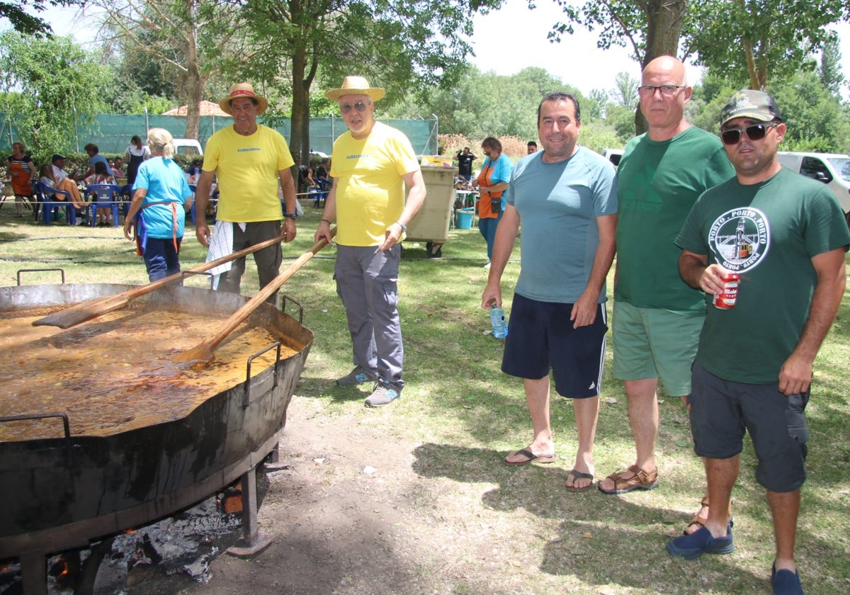 Gran comida de hermandad anual en Aldealengua en la ribera del Tormes