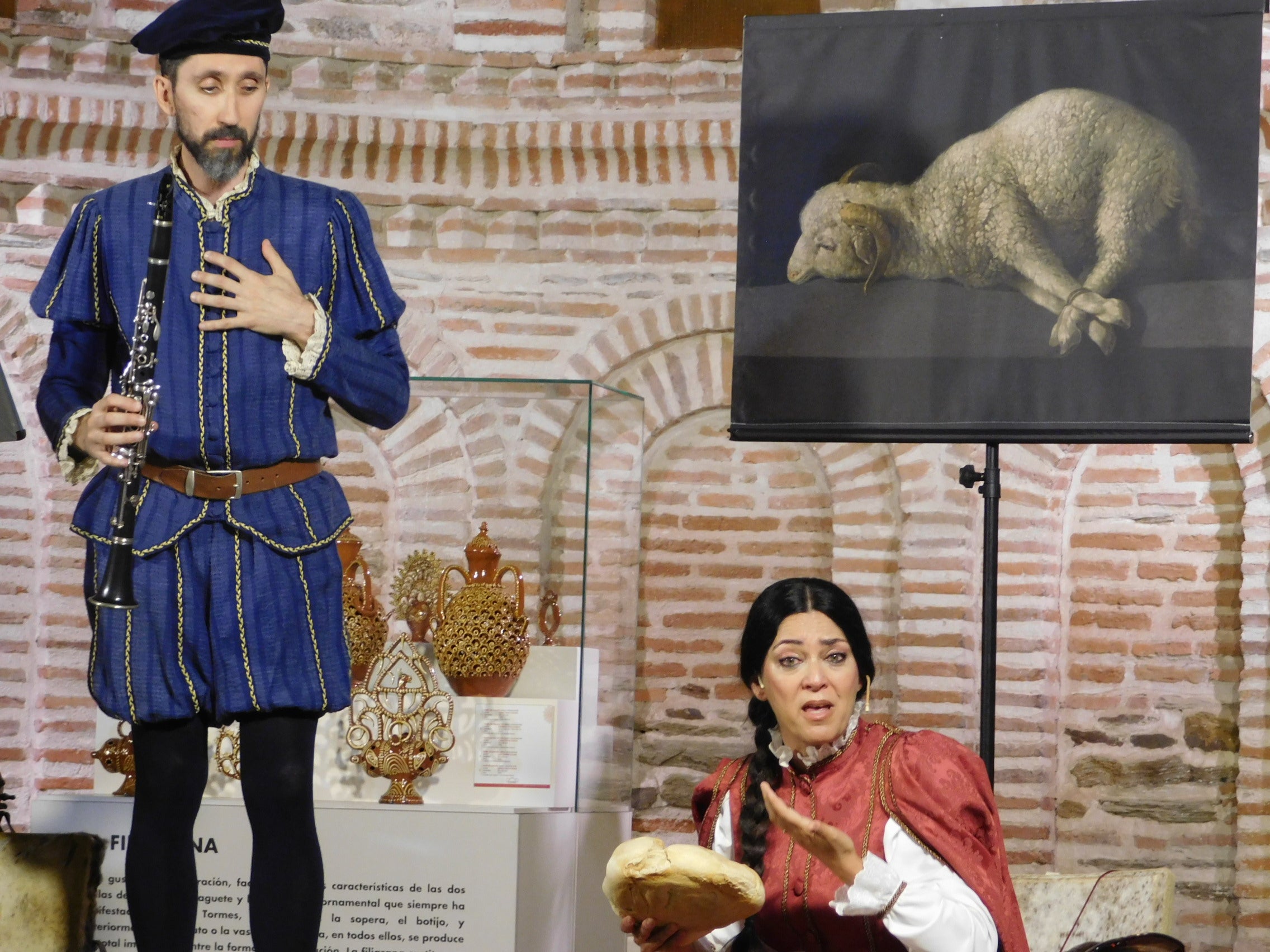 El espectáculo &#039;Arcos y ecos&#039;, seduce al público de Alba de Tormes