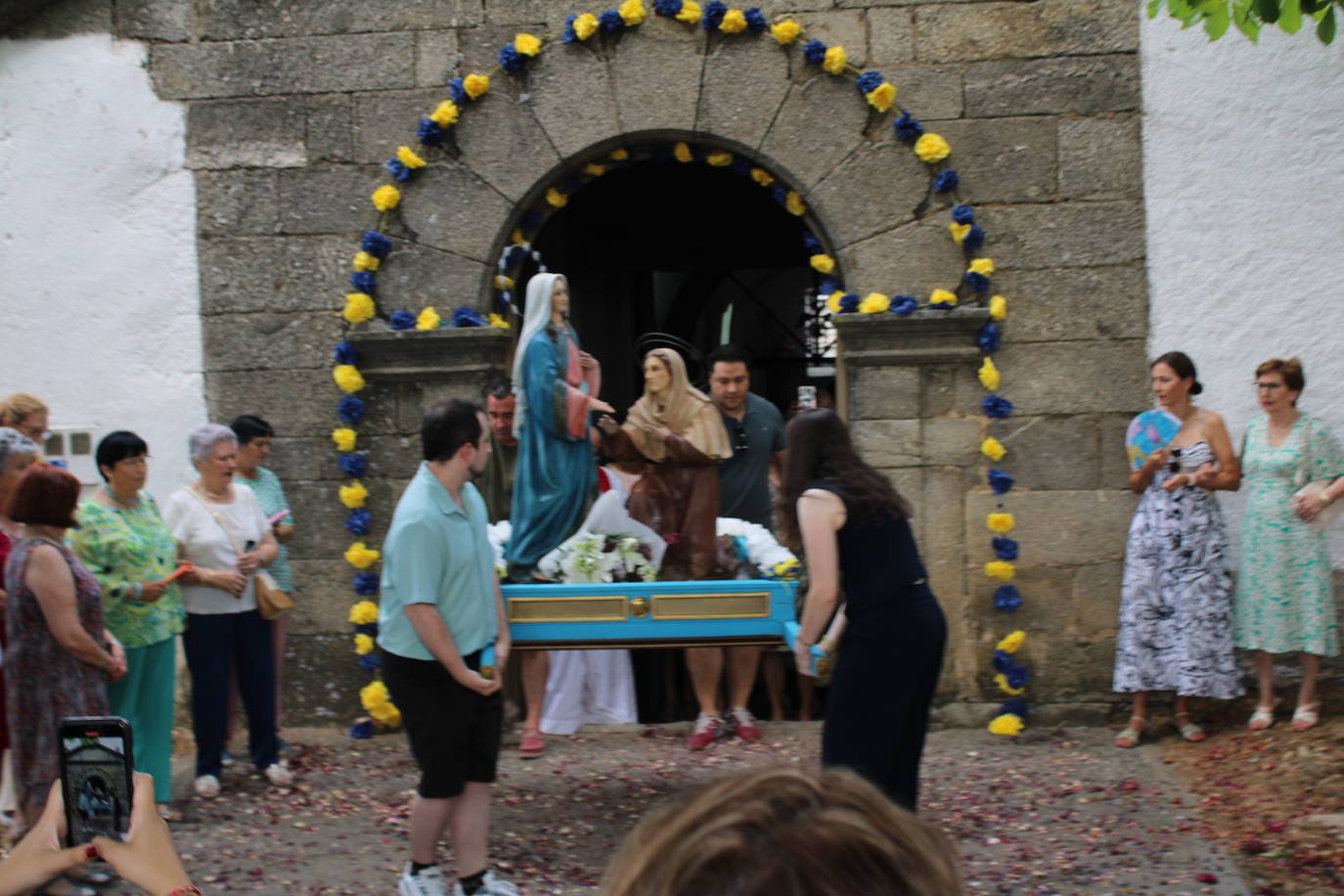 Berrocal de Salvatierra cumple con su patrona Santa Isabel