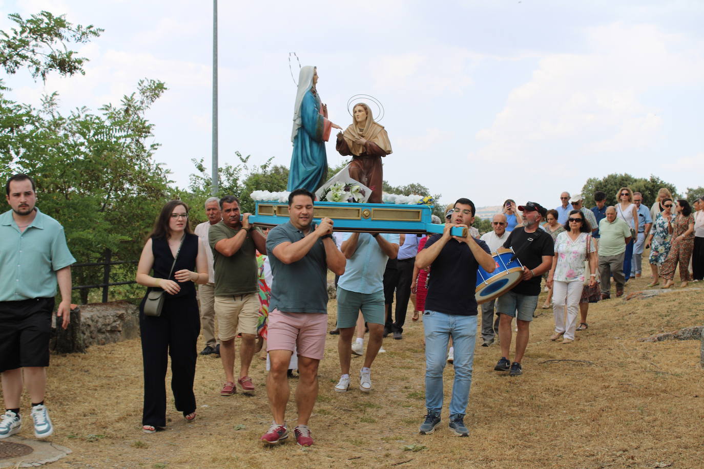 Berrocal de Salvatierra cumple con su patrona Santa Isabel