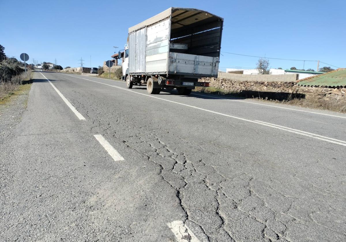 Imagen de un tramo de la SA-104, a la altura del municipio de Guijuelo.