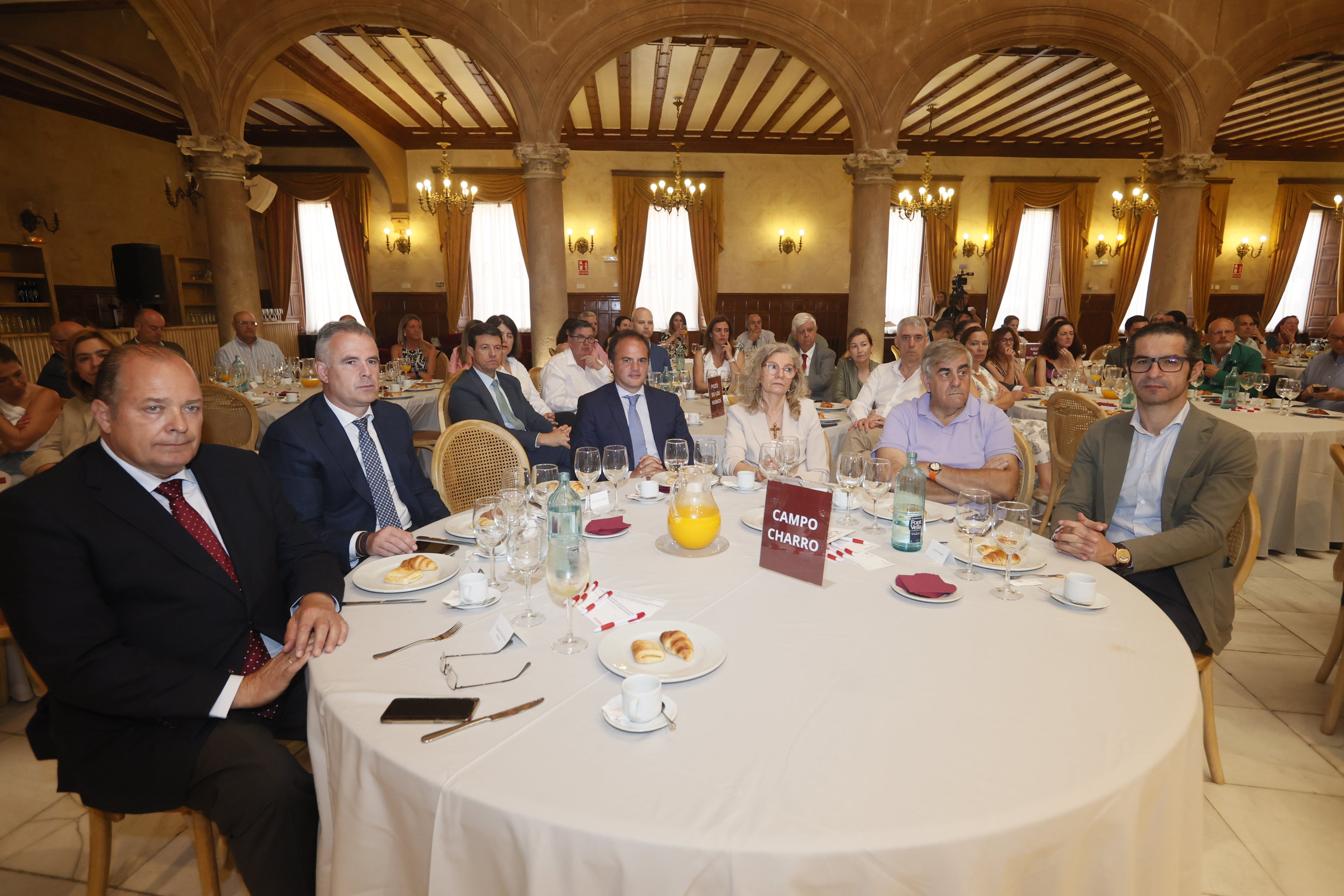 Ignacio Rivas (Ayuntamiento de Salamanca), Raúl San Segundo (Junta de Castilla y León), Ángel Molina (Ayuntamiento de Salamanca), Marian Vicente (LA GACETA), Luis Rodero (Asociación de Autoescuelas de Salamanca) y Emilio Checa (Cámara de Comercio).