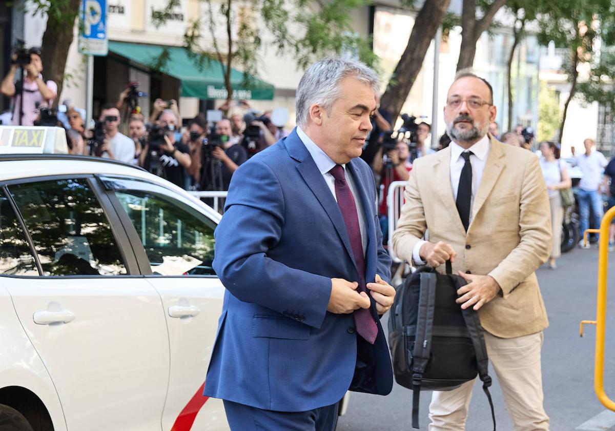 El exsecretario de Organización del PSOE Santos Cerdán a su llegada a declarar en el Tribunal Supremo.