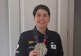 Raquel Romo, con la medalla de plata este lunes en Madrid.