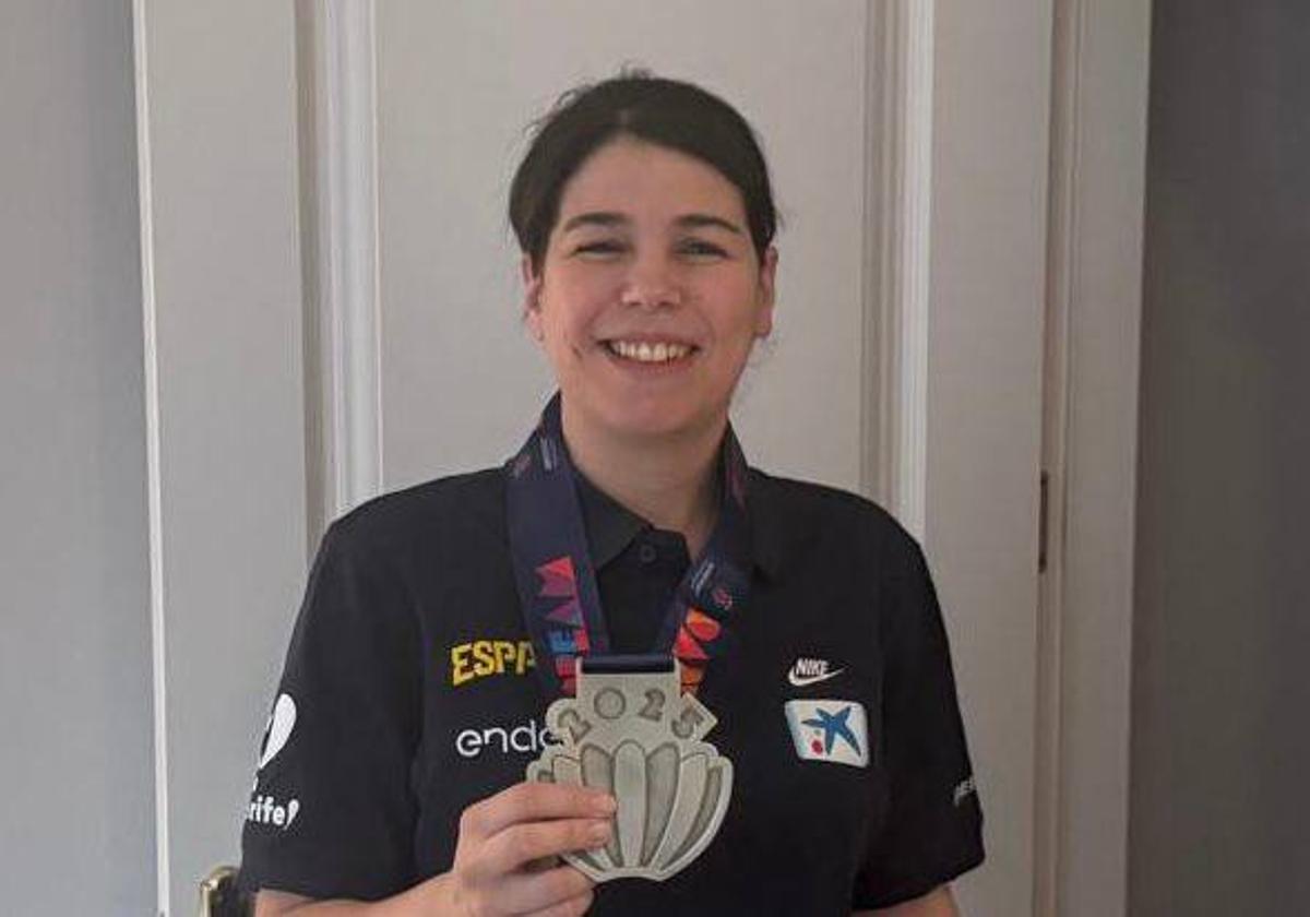 Raquel Romo, con la medalla de plata este lunes en Madrid.