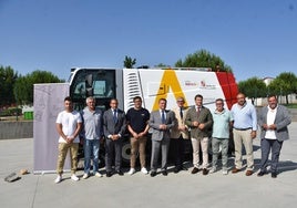 Presentación de la nueva barredora en Aldeatejada.