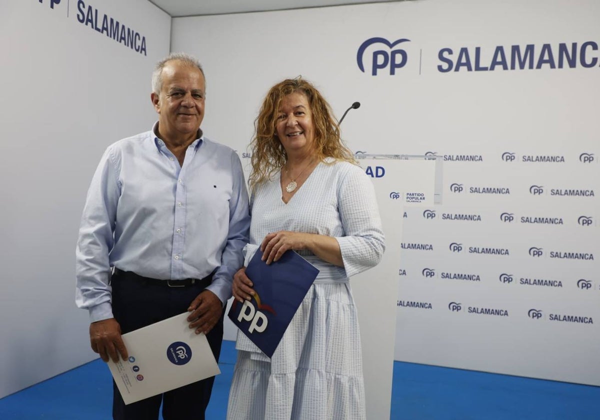 Los procuradores del PP por Salamanca Carmen Sánchez Bellota y José María Sánchez.