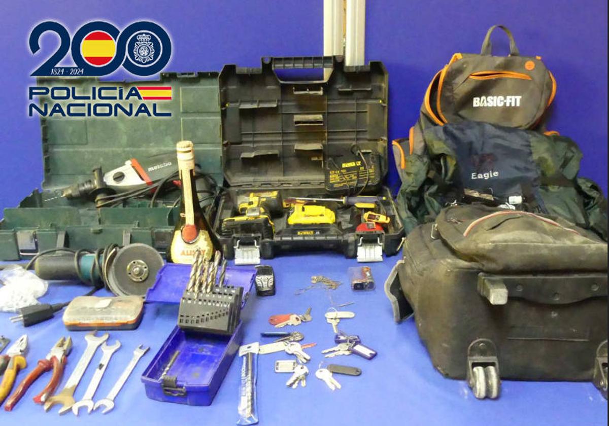 Material incautado por los agentes.
