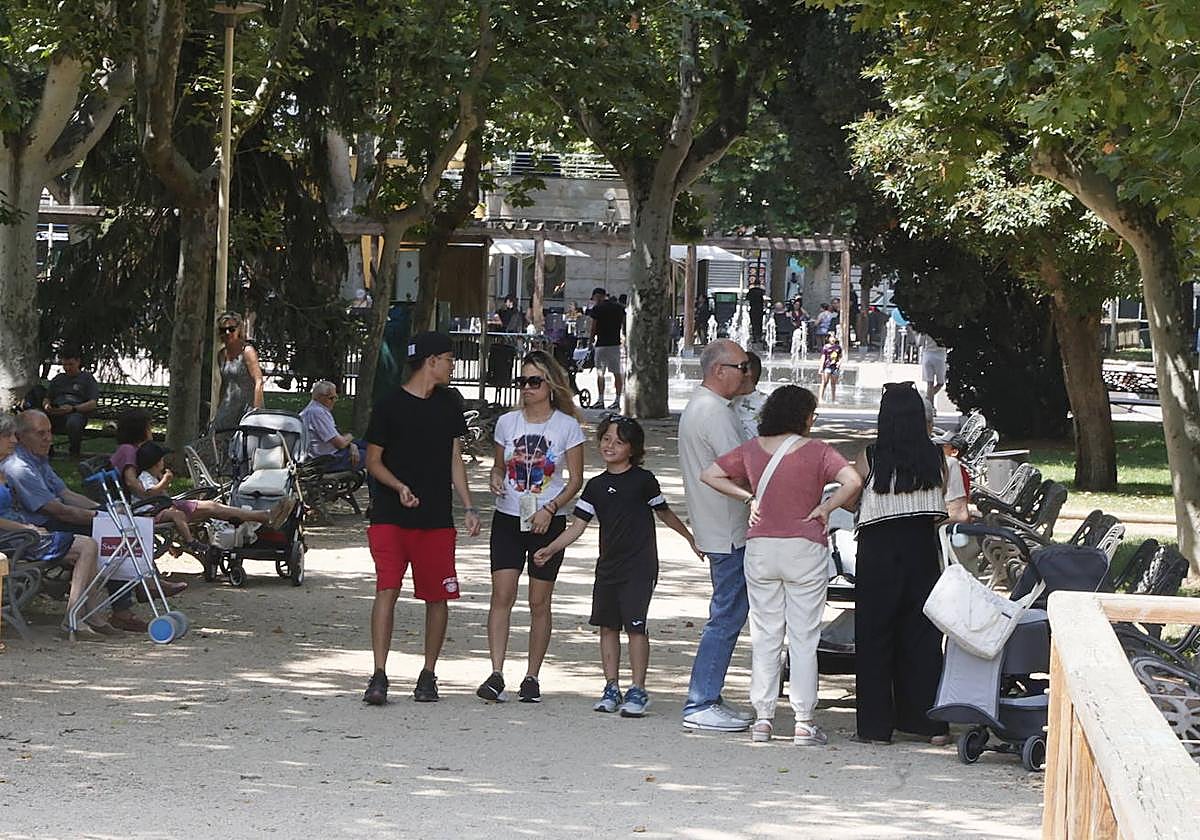 Los salmantinos disfrutan de una ciudad que destaca por su diseño urbano, el transporte sostenible, la calidad medioambiental y la accesibilidad a espacios verdes según el estudio IDUS, un trabajo publicado en The Lancet Planetary Health.