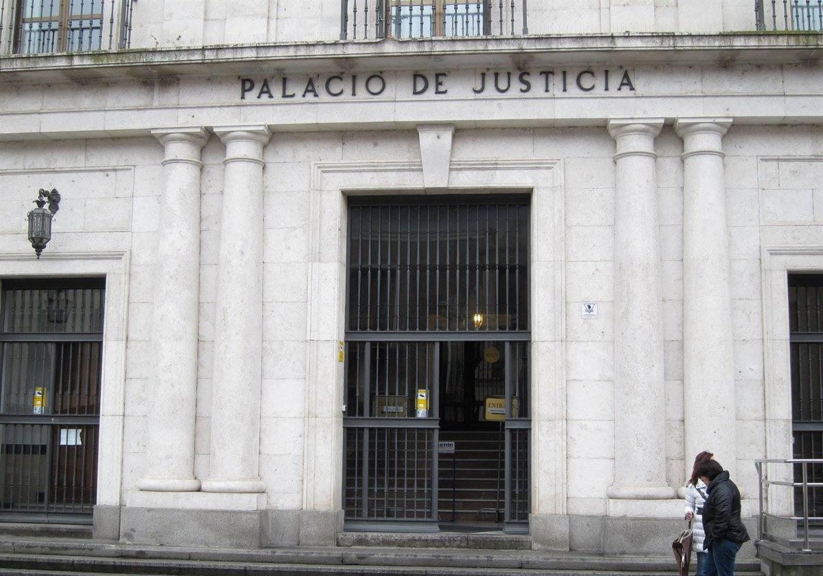 Imagen del acceso a la Fiscalía de Valladolid.