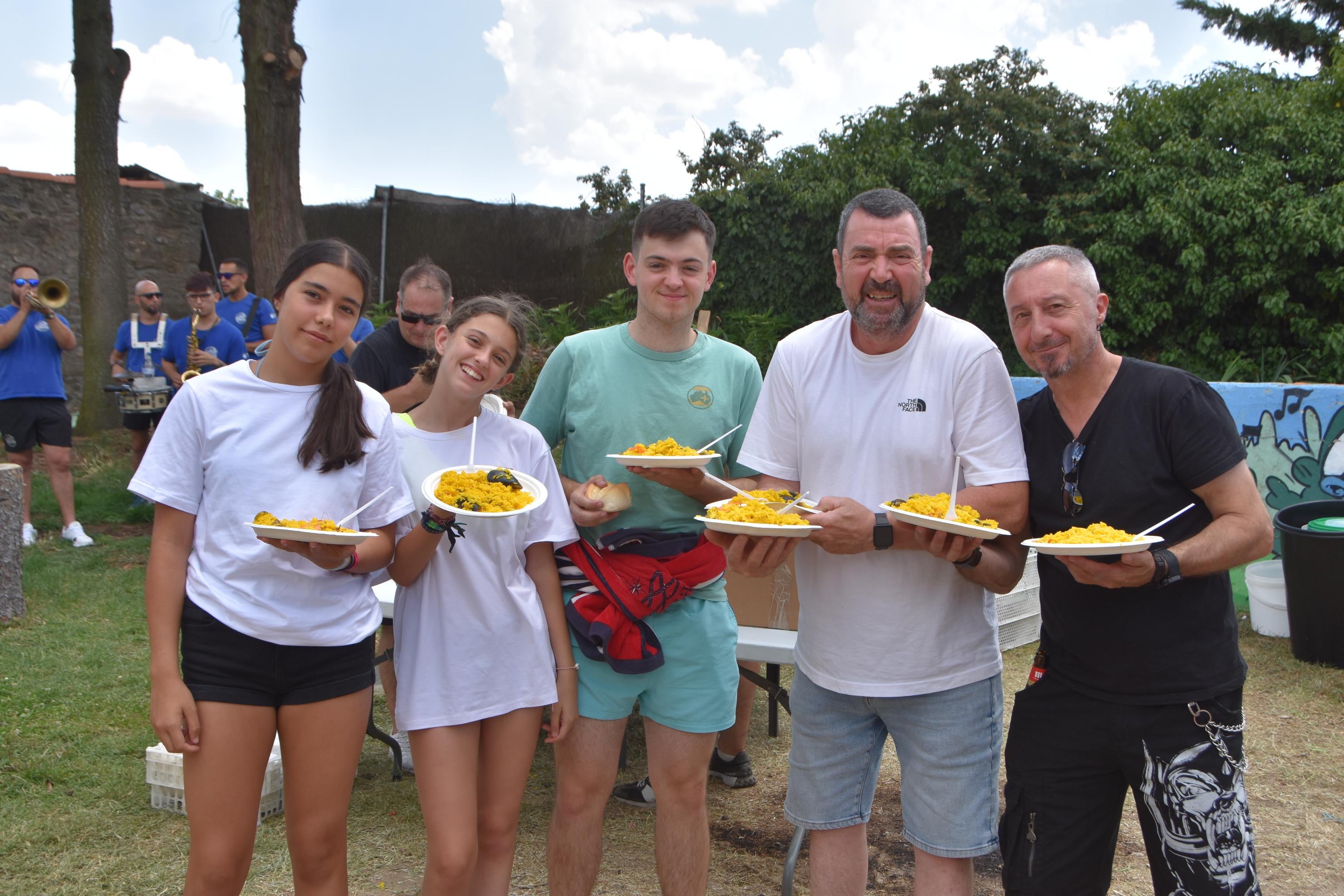 Paella para 300 y ambiente estival en Buenavista