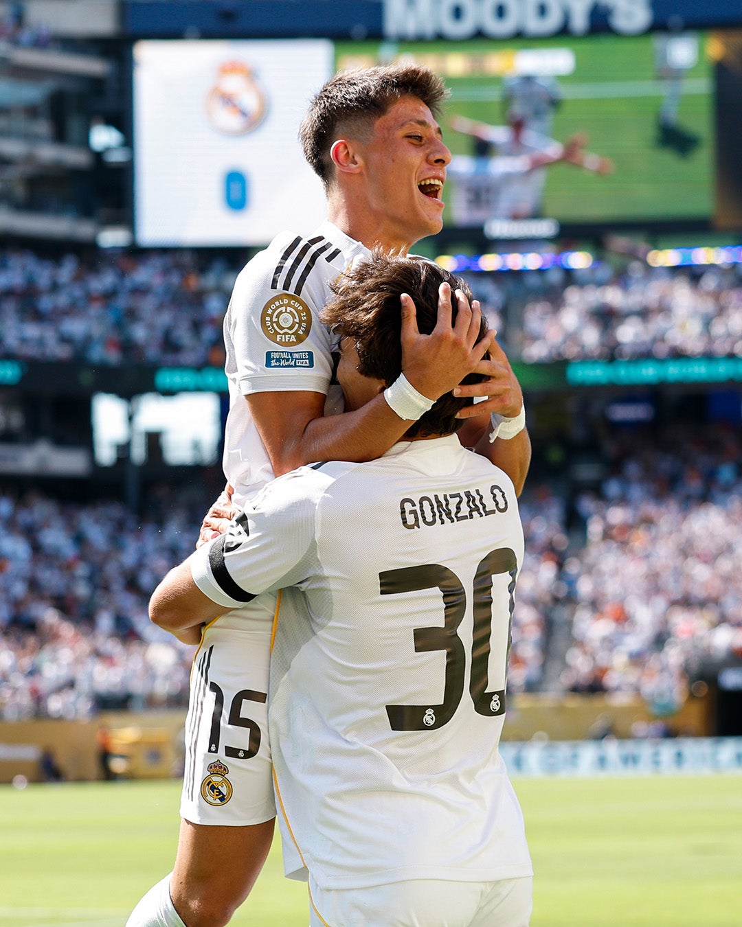 Arda Guler celebra el tanto de Gonzalo.