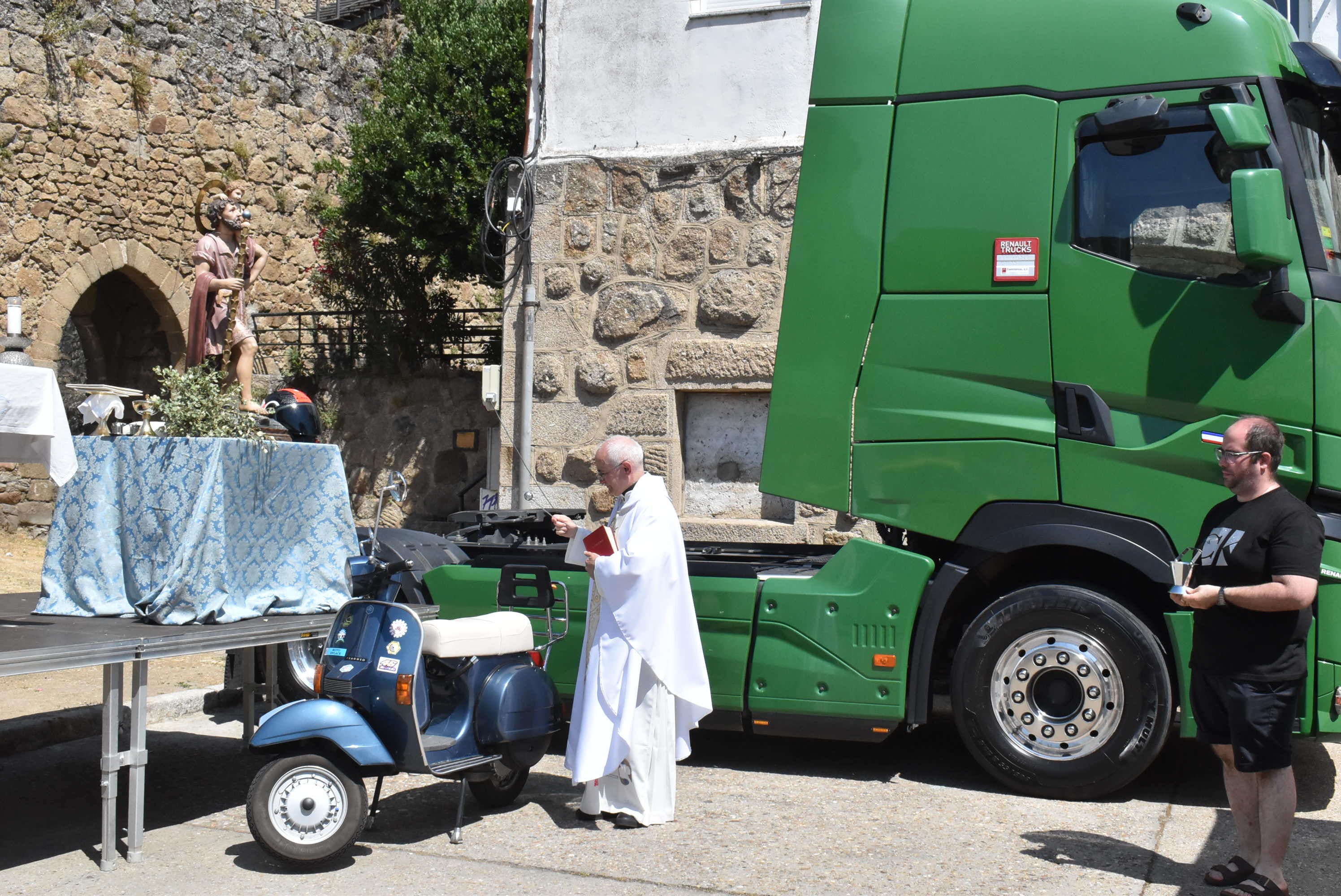 El barrio de La Antigua en Béjar honra a San Cristóbal para despedir sus fiestas de verano