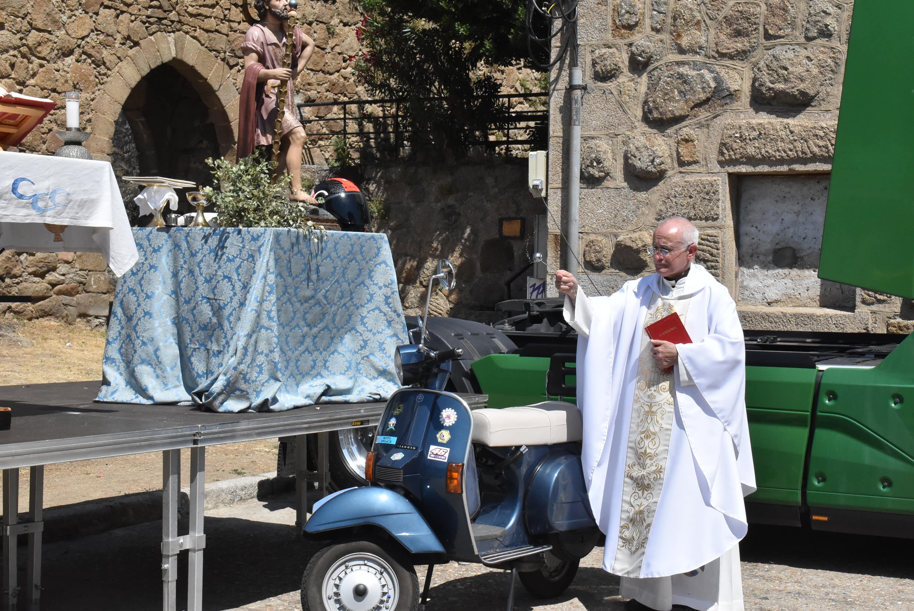 El barrio de La Antigua en Béjar honra a San Cristóbal para despedir sus fiestas de verano