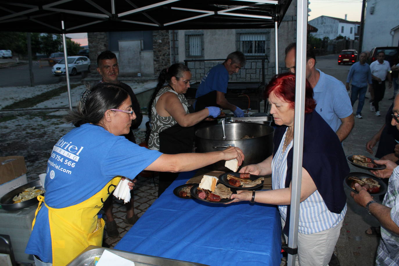 Endrinal despide sus fiestas con el día del Cristo y la paella