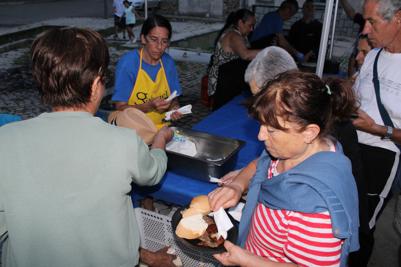 Endrinal despide sus fiestas con el día del Cristo y la paella