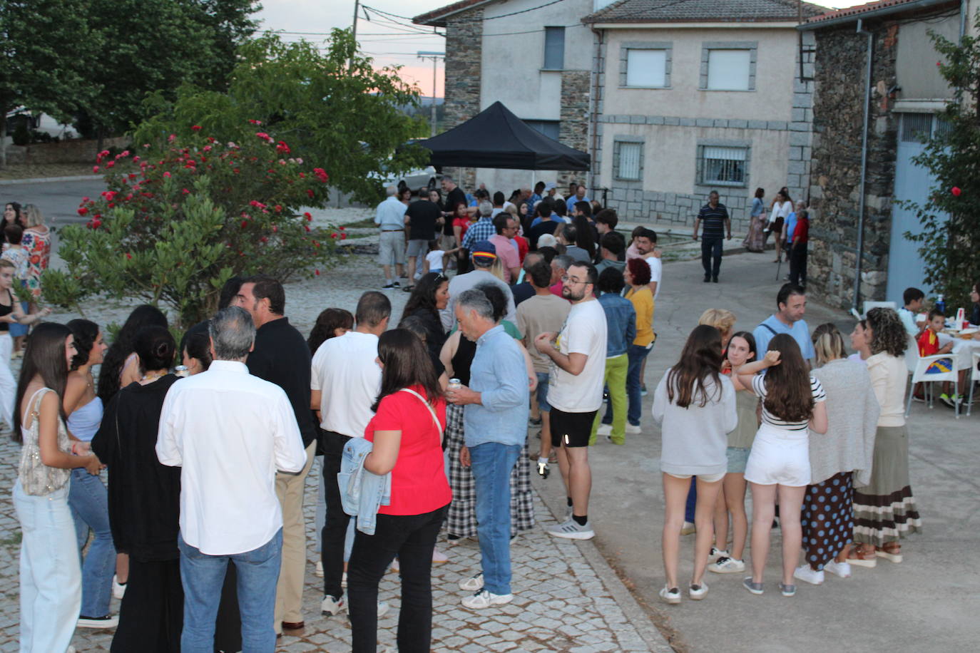 Endrinal despide sus fiestas con el día del Cristo y la paella