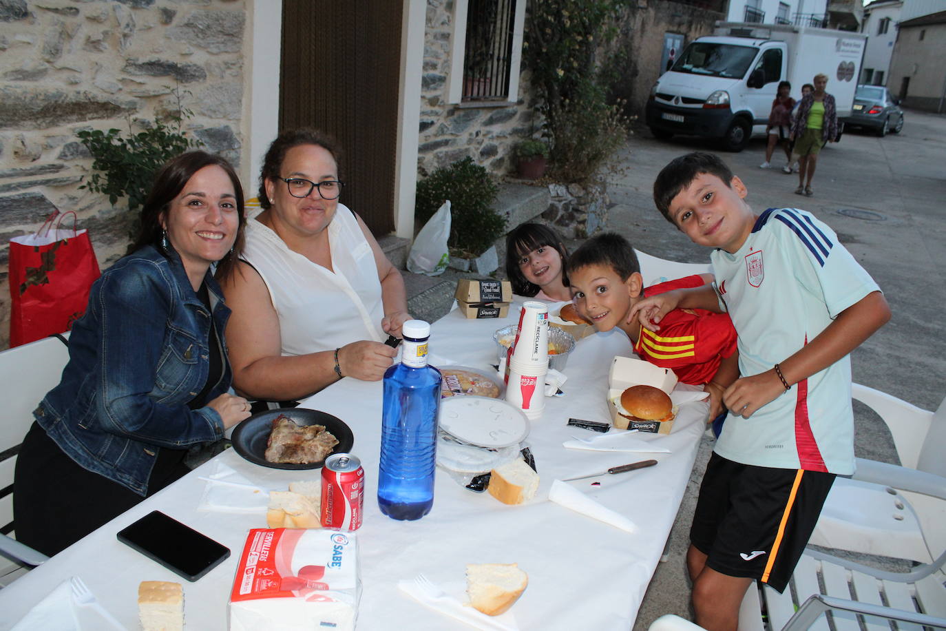 Endrinal despide sus fiestas con el día del Cristo y la paella