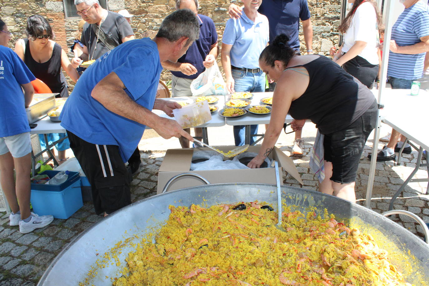 Endrinal despide sus fiestas con el día del Cristo y la paella