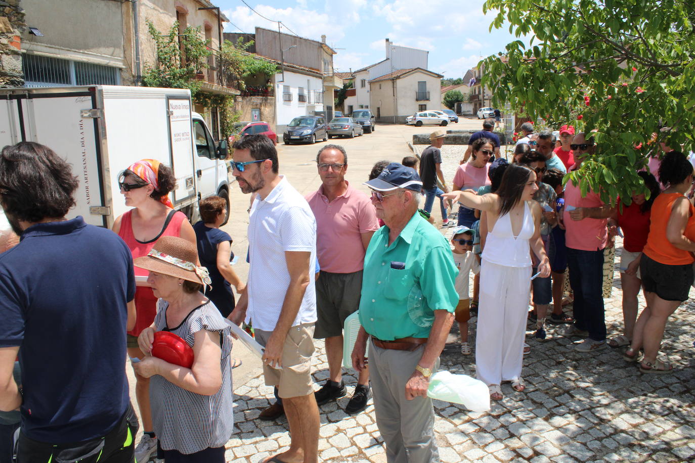 Endrinal despide sus fiestas con el día del Cristo y la paella