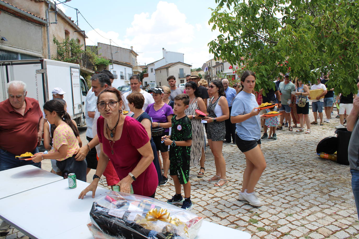 Endrinal despide sus fiestas con el día del Cristo y la paella