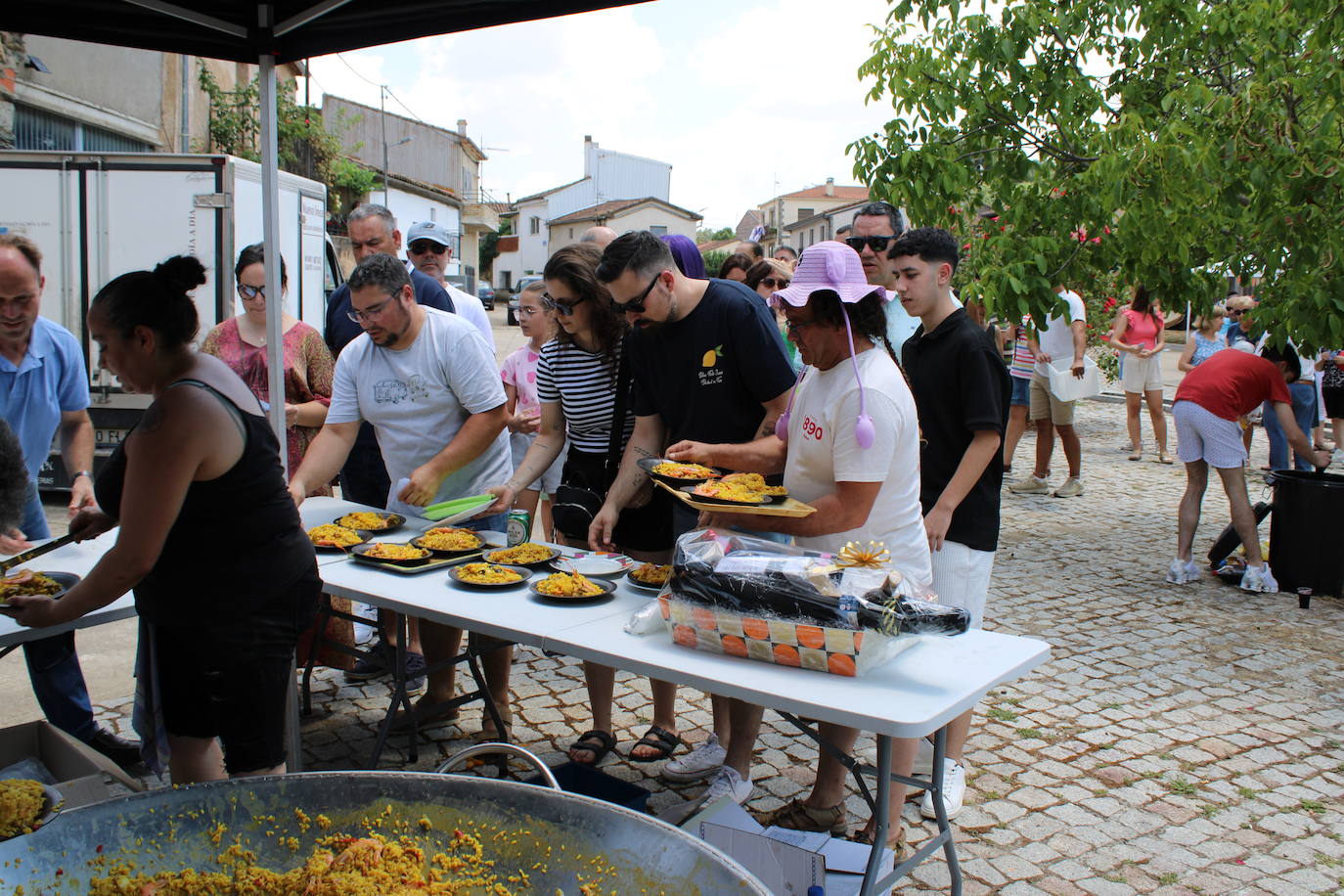 Endrinal despide sus fiestas con el día del Cristo y la paella