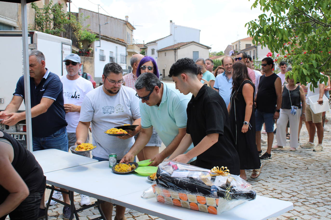 Endrinal despide sus fiestas con el día del Cristo y la paella