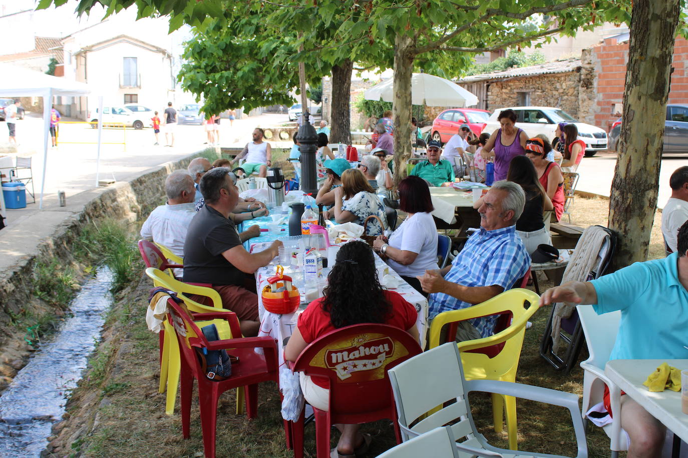Endrinal despide sus fiestas con el día del Cristo y la paella