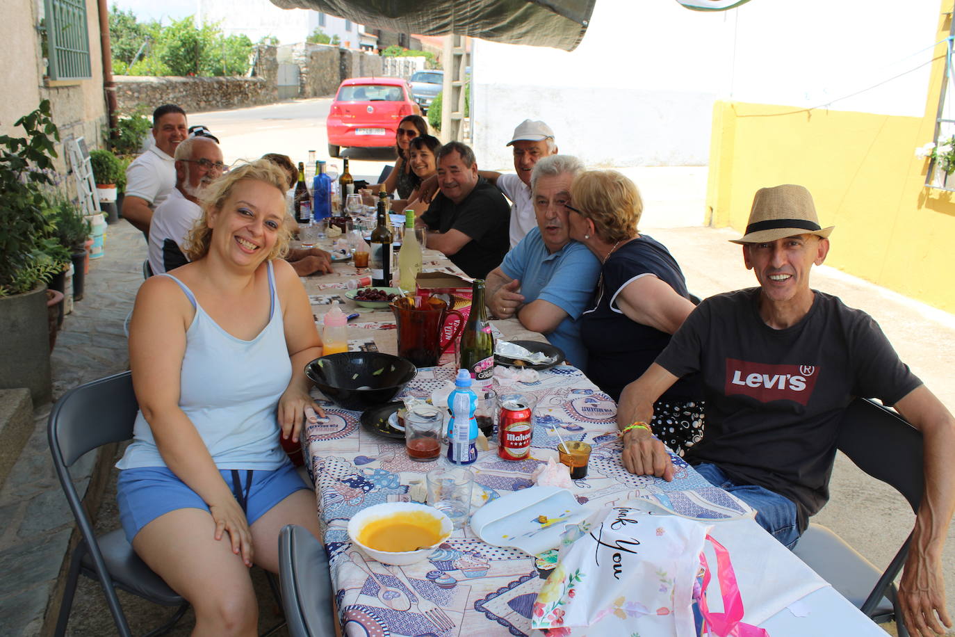 Endrinal despide sus fiestas con el día del Cristo y la paella