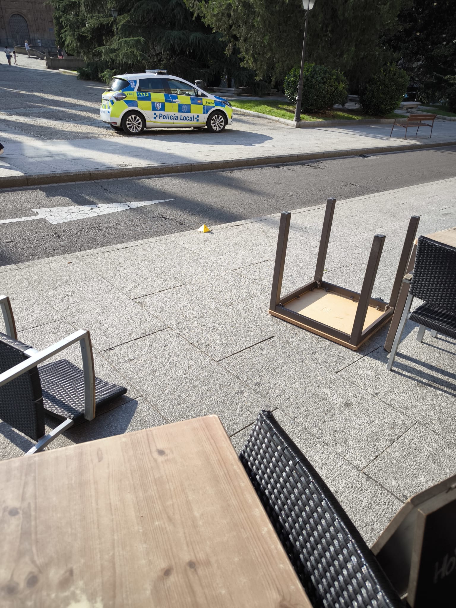 Un conductor ebrio siembra el pánico por el centro: embiste a toda velocidad la terraza de una cafetería en San Pablo