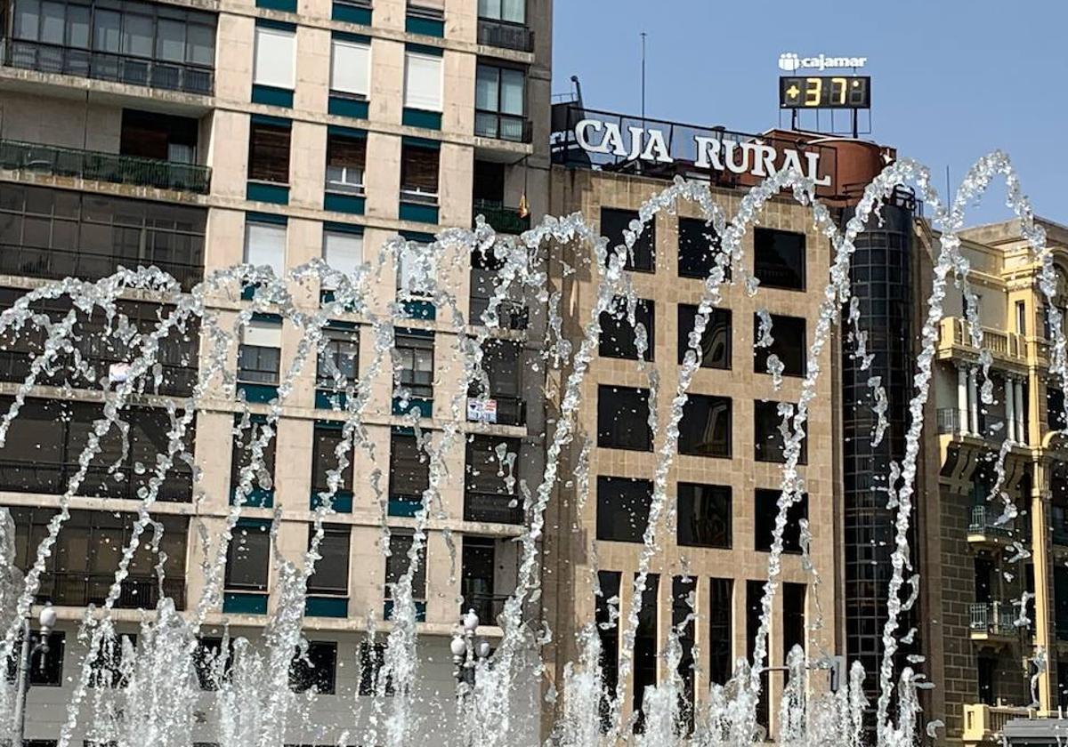 Un termómetro marca altas temperaturas en Valladolid.